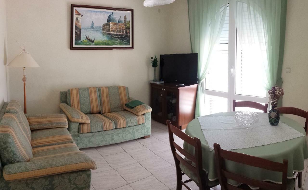 Vila "Mare" Banjol Luaran gambar